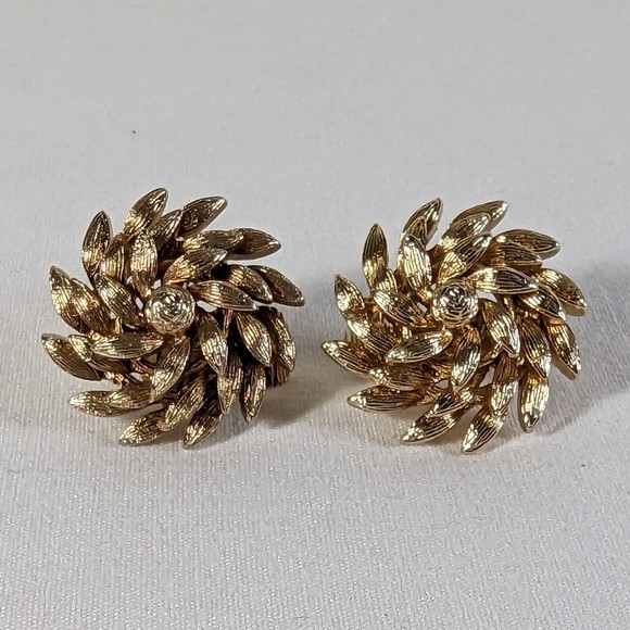 Lisner Signed Clip On Earrings Gold Tone Swirled Textured Round Vintage - Picture 1 of 4